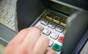 Les frais bancaires excessifs en ligne de mire.