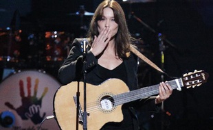 Carla Bruni-Sarkozy lors du concert en hommage à Nelson Mandela le 18 juillet 2009 à New York.