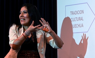 La linguiste péruvienne Roxana Quispe a soutenu sa thèse en quechua, une première.