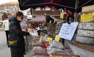 Photo d'illustration du port du masque, cette année, sur un marché français.