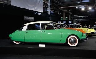Une Citroën DS exposée au salon Retromobile de Paris le 2 juillet 2013