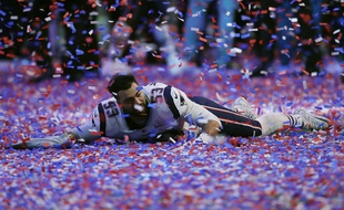 Le Patriot Kyle Van Noy célèbre la victoire des siens contre les Los Angeles Rams au Super Bowl, le 3 février 2019.
