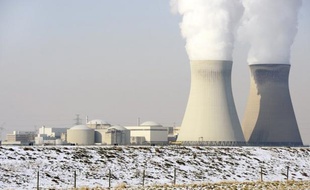 Les anomalies découvertes dans la cuve d'un réacteur nucléaire en Belgique devraient conduire au contrôle de toutes les installations similaires dans l'Union européenne, mais cette décision appartient aux Etats et la Commission n'a pas le pouvoir de l'imposer, a déclaré un de ses porte-parole.