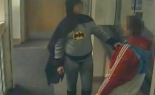 Capture d'écran d'une vidéo surveillance datée du 25 février 2013 à Bradford.