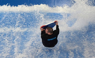 Photo d'illustration d'un complexe de surf indoor aux Etats-Unis.