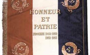 Le drapeau du 3e régiment de parachutistes d'infanterie et de marine (RPIMA).