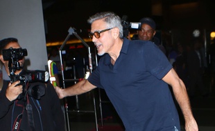 Les jumeaux Clooney ont atterri à Milan avec leurs parents