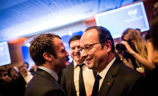 Emmanuel Macron et François Hollande se sont croisés au dîner du Crif, le 22 février 2017.