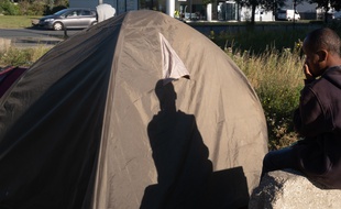 Illustration d'un squat de migrants à Calais.