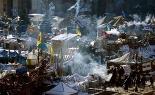 Allongé sur un matelas de fortune, Petro se frotte les yeux gonflés par le sommeil et soupire: "Il faut tenir pour obtenir des résultats". Après deux mois d'occupation de la mairie de Kiev, les traits sont tirés. Et la sécurité est sur les dents.