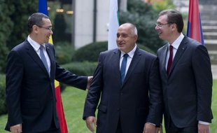 Les Premiers ministres roumain Victor Ponta, bulgare Boyko Borisov et serbe Aleksandar Vucic le 24 octobre 2015 à Sofia