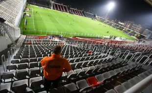 Un stadier dans le stade du Ray de l'ogc Nice.