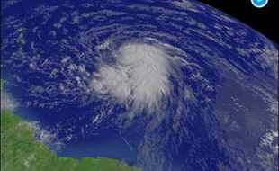 Les premiers effets du cyclone "Dean" ont été enregistrés jeudi en début de soirée en Martinique avec le passage d'une "première ligne de grains", selon météo-France.