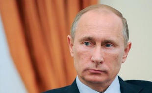 Le président russe Vladimir Poutine a félicité dimanche Hassan Rohani pour sa victoire à l'élection présidentielle en Iran et l'a appelé à resserrer les liens avec la Russie.