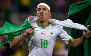 Sofiane Feghouli fête la qualification pour les 8es de finale du Mondial le 26 juin 2014.