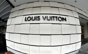 Le malletier français Louis Vuitton devrait être en mesure de démarrer à Grasse à la rentrée de septembre les travaux pour créer un atelier de parfums, a estimé vendredi le sénateur-maire de la ville Jean-Pierre Leleux