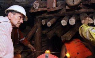 Les neuf mineurs pris au piège depuis jeudi dans une mine artisanale de cuivre au sud du Pérou ont été dégagés mercredi sains et saufs