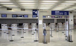 Des comptoirs d'enregistrement d'Air France fermés à l'aéroport d'Orly, le 27 septembre 2014 près de Paris