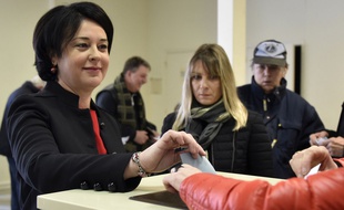 Sylvia Pinel, candidate PRG à la primaire de la gauche, a voté ce dimanche matin à Castelsarrasin, dans le sud-ouest.