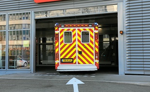 Aux urgences, on dénonce la mauvaise gestion des lits.