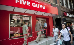 Un restaurant Five Guys à New-York