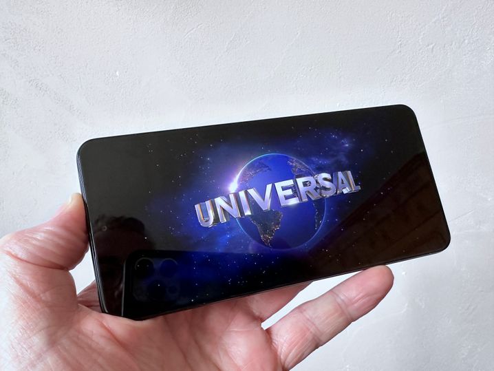 L'écran Amoled de 6,67'' du Xiaomi 12T Pro est parfaitement adapté pour le visionnage de contenus vidéo et le gaming.