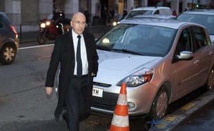 Le président UMP du conseil général des Alpes-Maritimes, Éric Ciotti, a annoncé lundi que le département n'accueillerait plus de mineurs étrangers délinquants et qu'il pourrait fermer la porte à tout mineur isolé étranger (MIE) à l'été si l'État ne cofinançait pas d'ici là une plateforme d'évaluation de la situation de chaque jeune avant son admission éventuelle.