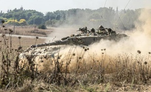 Un char de l'armée israélienne à la frontière de la Bande Gaza, le 21 juillet 2014