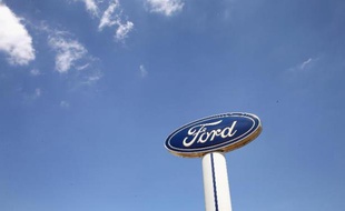 Le constructeur automobile américain Ford a annoncé vendredi qu'il rappelait environ 370.000 véhicules en Amérique du nord, modèles années 2005 à 2011, pour un problème de perte de direction.