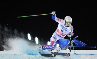 Le Français Alexis Pinturault a remporté mardi soir le slalom parallèle de Moscou, sa première victoire à 20 ans en Coupe du monde de ski alpin, en battant en finale l'Allemand Felix Neureuther.
