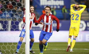 Antoine Griezmann fête un but lors du match entre l'Atlético Madrid et Las Palmas le 10 janvier 2017.
