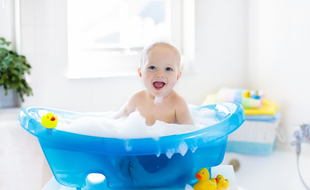 Voici une sélection des meilleures baignoires pour bébé.