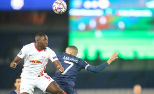 Ibrahima Konaté, le défenseur du RB Leipzig, ici face au PSG en novembre 2020.