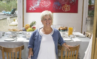 Mimie Math incarne « Joséphine, ange gardien » sur TF1.
