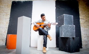 Le chanteur Mickaël Dos Santos