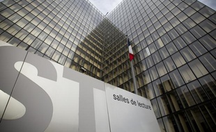 La Bibliothèque nationale de France dans le 13e arrondissement à Paris, le 15 octobre 2013.