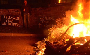 Manifestation d'employés de Tilly-Sabco devant la sous-préfecture de Morlaix le 4 novembre 2013.