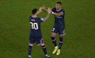 Lionel Messi et Kylian Mbappé lors de PSG-Leipzig, le 19 octobre 2021 au Parc des Princes.