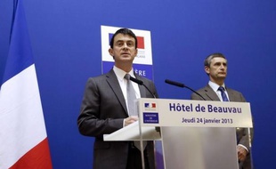 Le ministre de l'Intérieur, Manuel Valls, a annoncé jeudi une baisse de 8% de la mortalité routière en 2012, historique depuis 1948, précisant par ailleurs que l'obligation d'un éthylotest dans la voiture était reportée "sine die".