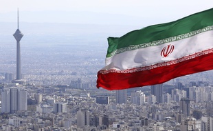 Le drapeau iranien à Téhéran, le 31 mars 2020.