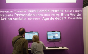 Le stand de l'Agirc et de l'Arrco ai salon des séniors Porte de Versailles.Credit:WITT/SIPA