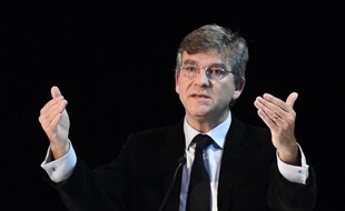 La lettre de l'ancien ministre socialiste, publiée sur Twitter, est intervenue à deux heures d'une interview de la candidate socialiste Anne Hidalgo au JT de TF1.