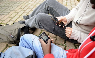 Des éléèves s'en sont pris à des professeurs qui avaient confisqué leur téléphone