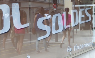 Illustration d'une enseigne lyonnaise pendant les soldes d'été à Lyon