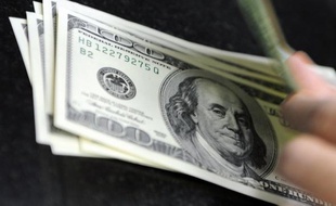 La banque centrale des Etats-Unis a ouvert en grand les vannes du crédit en annonçant mercredi son intention d'injecter 600 milliards de dollars pour soutenir la reprise et les prix, au lendemain d'un scrutin ayant amené à Washington une majorité prônant l'austérité budgétaire.