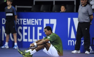 Gaël Monfils a tiré le rideau jeudi sur une saison en enfer, la pire depuis son arrivée dans le monde professionnel et qu'il risque de traîner comme un boulet pendant un bout de temps.