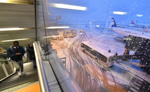 Illustration de l'aéroport d'Orly sous la neige