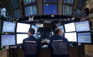 La Bourse de New York s'apprête à tourner la page du mois de mai avec amertume, déçue de la performance du nouveau venu Facebook et toujours prisonnière de la situation en Europe, croisant les doigts pour que les prochaines séances soient moins volatiles