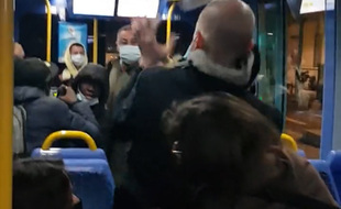 Un extrait de la bagarre déclenchée vendredi dernier dans le tram à Lyon.