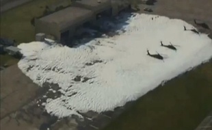 Une base militaire de l'Oklahoma s'est retrouvée recouverte d'une mousse anti-incendie lors d'un test du système de sécurité.